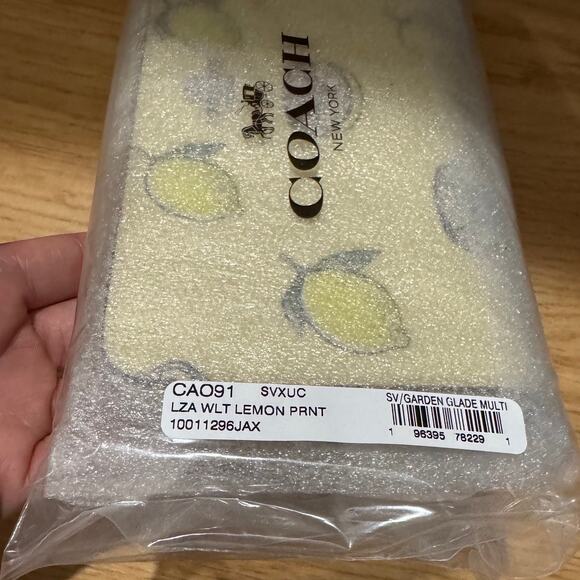 🍋 Coach Long Zip Around Wallet With Lemon Print - Picture 7 of 8